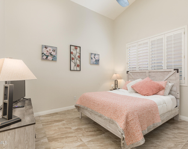11160 E Greythorn Drive - Photo Thumbnail 16