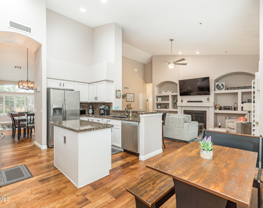 11160 E Greythorn Drive - Photo Thumbnail 10