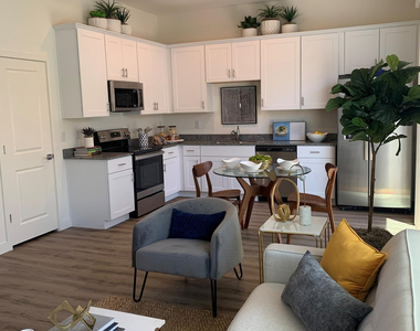 9652 E Hampton Avenue - Photo Thumbnail 2