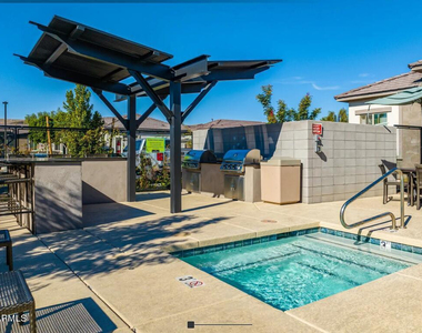 9652 E Hampton Avenue - Photo Thumbnail 12