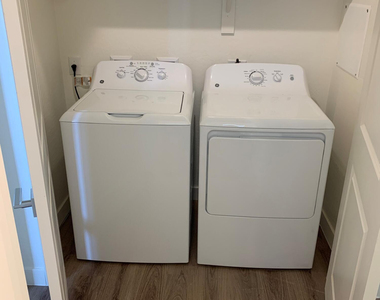 9652 E Hampton Avenue - Photo Thumbnail 10