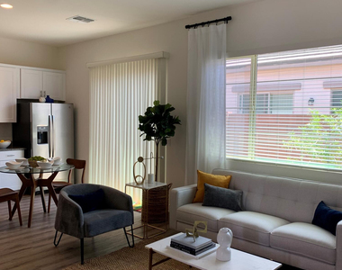 9652 E Hampton Avenue - Photo Thumbnail 1