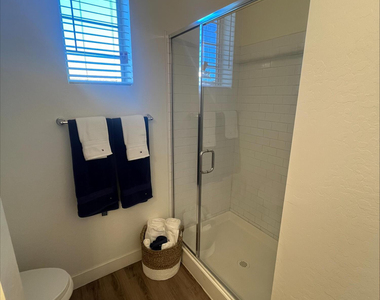 9652 E Hampton Avenue - Photo Thumbnail 6