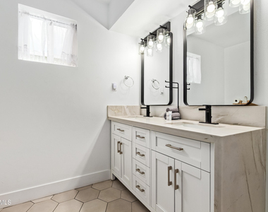 2629 S Country Club Way - Photo Thumbnail 14