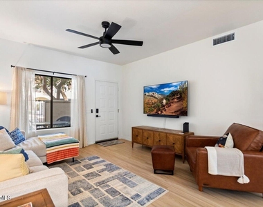 1017 E Maryland Avenue - Photo Thumbnail 4