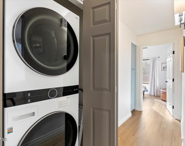 1017 E Maryland Avenue - Photo Thumbnail 12