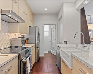 15221 N Clubgate Drive - Photo Thumbnail 7