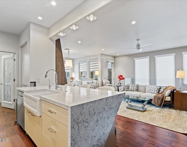 15221 N Clubgate Drive - Photo Thumbnail 8