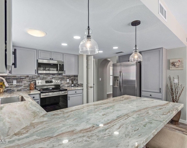 1149 S Firefly Avenue - Photo Thumbnail 4