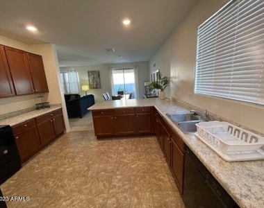 40584 W Helen Court - Photo Thumbnail 5