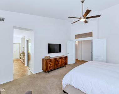 9080 E Hillery Drive - Photo Thumbnail 10