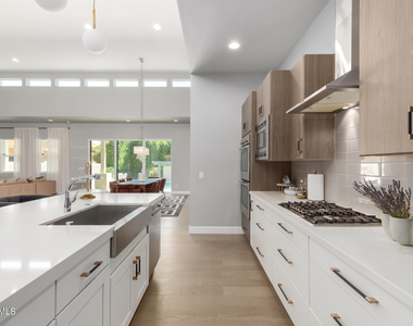 1629 E Montebello Avenue - Photo Thumbnail 11