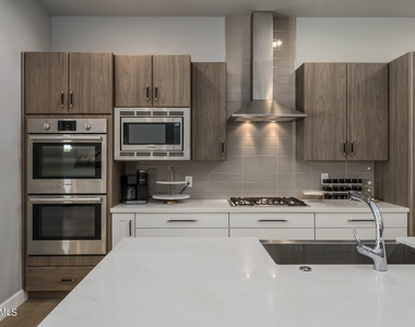 1629 E Montebello Avenue - Photo Thumbnail 9