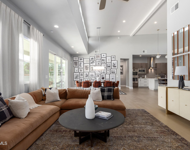 1629 E Montebello Avenue - Photo Thumbnail 26