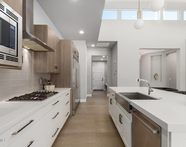 1629 E Montebello Avenue - Photo Thumbnail 12