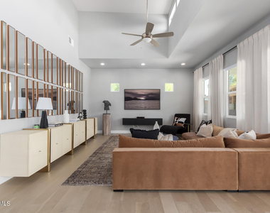 1629 E Montebello Avenue - Photo Thumbnail 13