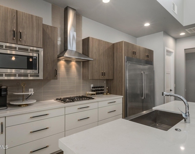 1629 E Montebello Avenue - Photo Thumbnail 8