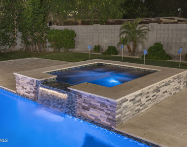 1629 E Montebello Avenue - Photo Thumbnail 32