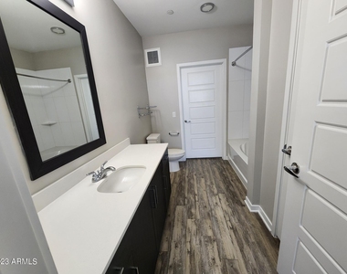 200 E Thomas Road - Photo Thumbnail 5