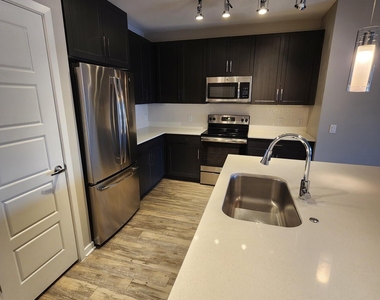 200 E Thomas Road - Photo Thumbnail 2