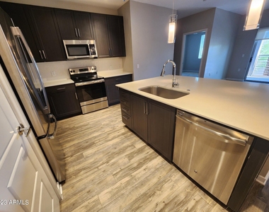 200 E Thomas Road - Photo Thumbnail 3