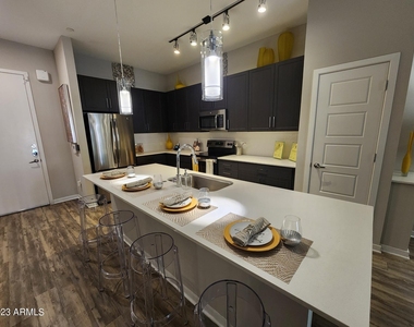 200 E Thomas Road - Photo Thumbnail 3