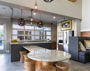 200 E Thomas Road - Photo Thumbnail 14