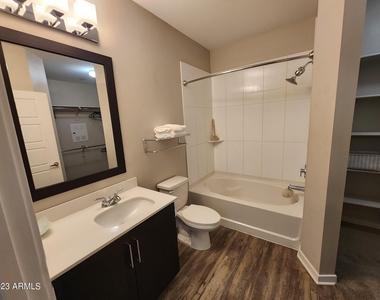 200 E Thomas Road - Photo Thumbnail 4