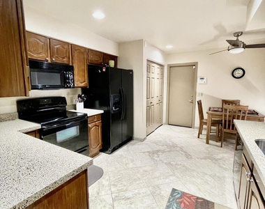 9126 W Kimberly Way - Photo Thumbnail 6