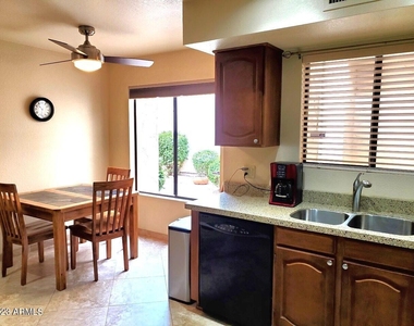 9126 W Kimberly Way - Photo Thumbnail 5