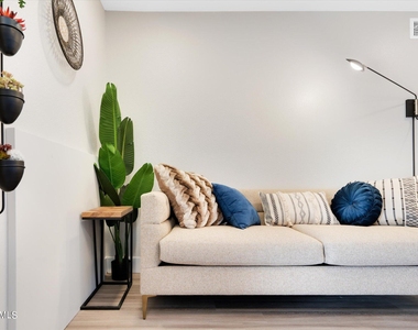 533 W Guadalupe Road - Photo Thumbnail 9