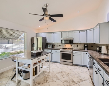 15816 E Kim Drive - Photo Thumbnail 8