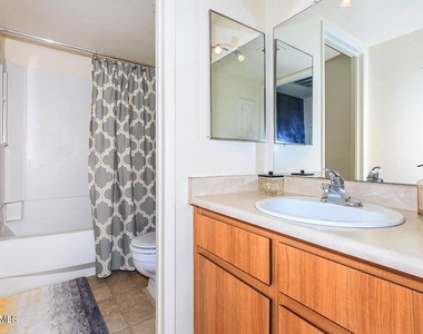 3040 E Shea Boulevard - Photo Thumbnail 5