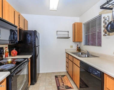 3040 E Shea Boulevard - Photo Thumbnail 3