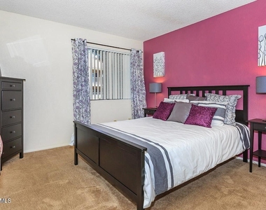 3040 E Shea Boulevard - Photo Thumbnail 4
