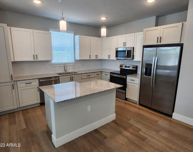 1375 N 145th Avenue - Photo Thumbnail 3