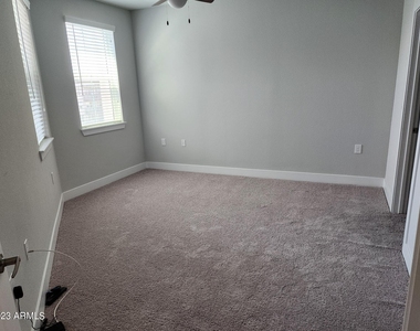 1375 N 145th Avenue - Photo Thumbnail 7