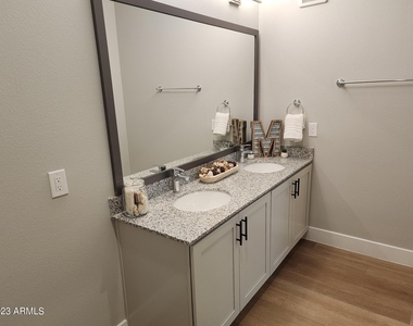 1375 N 145th Avenue - Photo Thumbnail 6