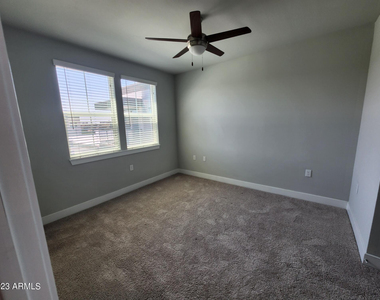 1375 N 145th Avenue - Photo Thumbnail 4