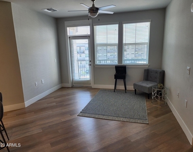 7460 N Zanjero Boulevard - Photo Thumbnail 3