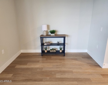 7460 N Zanjero Boulevard - Photo Thumbnail 4
