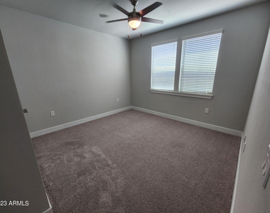 7460 N Zanjero Boulevard - Photo Thumbnail 9