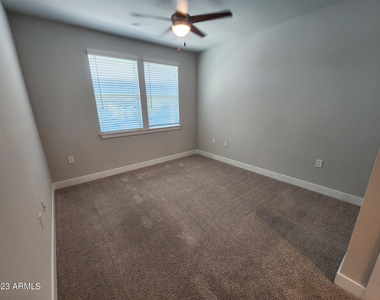 7460 N Zanjero Boulevard - Photo Thumbnail 4