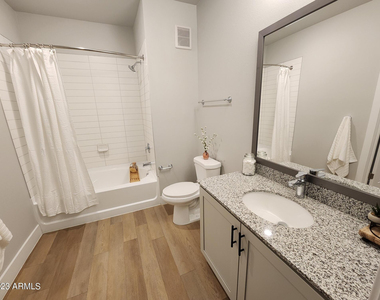 7460 N Zanjero Boulevard - Photo Thumbnail 11