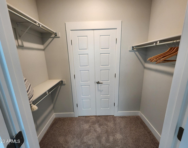 7460 N Zanjero Boulevard - Photo Thumbnail 10