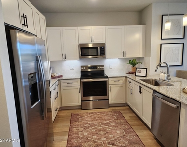 7460 N Zanjero Boulevard - Photo Thumbnail 2