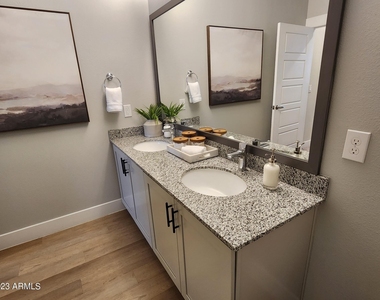7460 N Zanjero Boulevard - Photo Thumbnail 5