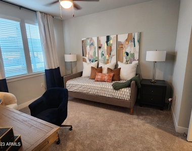 7460 N Zanjero Boulevard - Photo Thumbnail 8