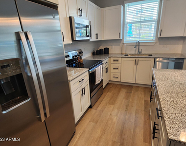 7460 N Zanjero Boulevard - Photo Thumbnail 2