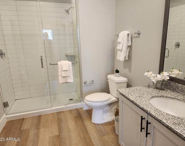7460 N Zanjero Boulevard - Photo Thumbnail 6